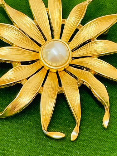 Large Gold Sun Brooch with Pearl Center Devil's Details